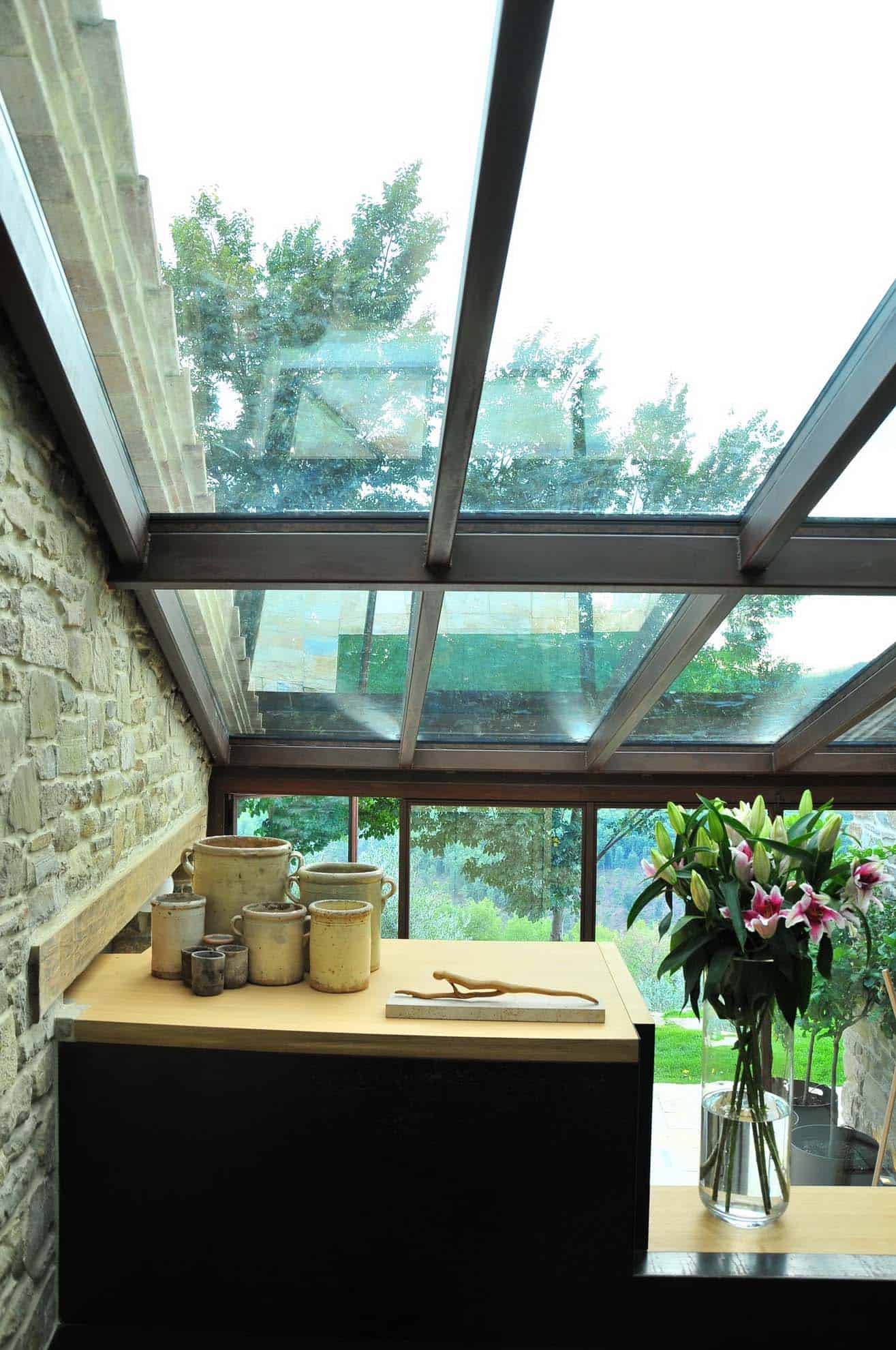 contemporary-home-skylight-detail