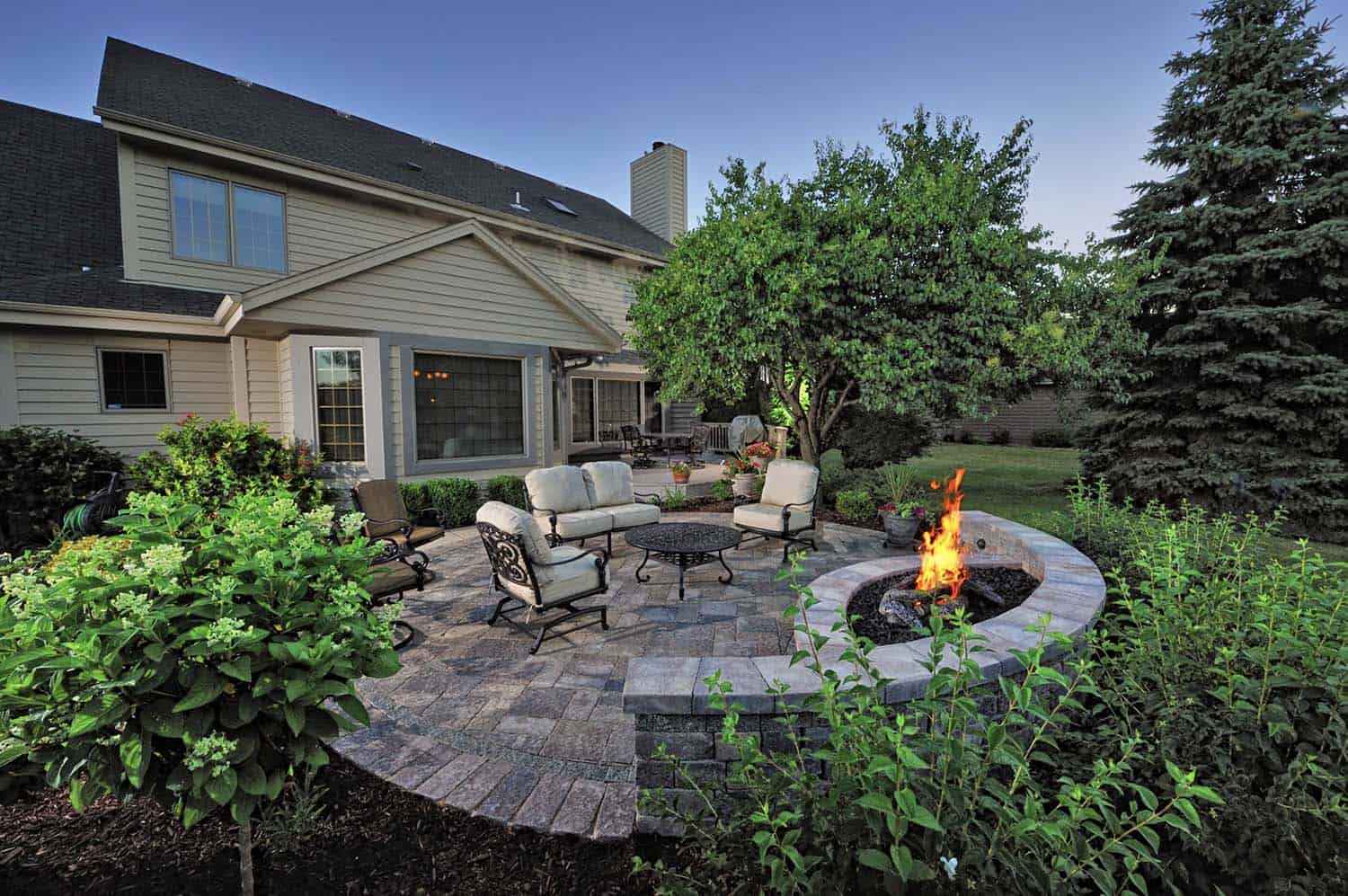 backyard-patio-with-a-fire-pit