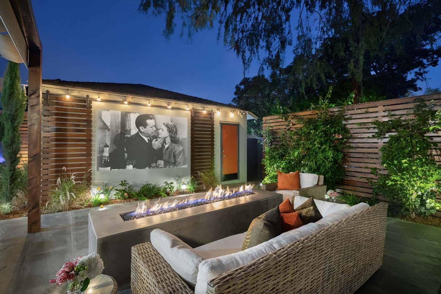 backyard-movie-screen-and-fireplace