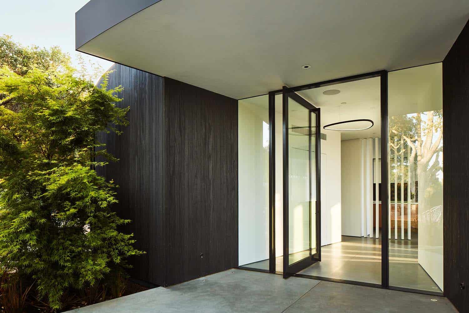 minimalist-home-entry