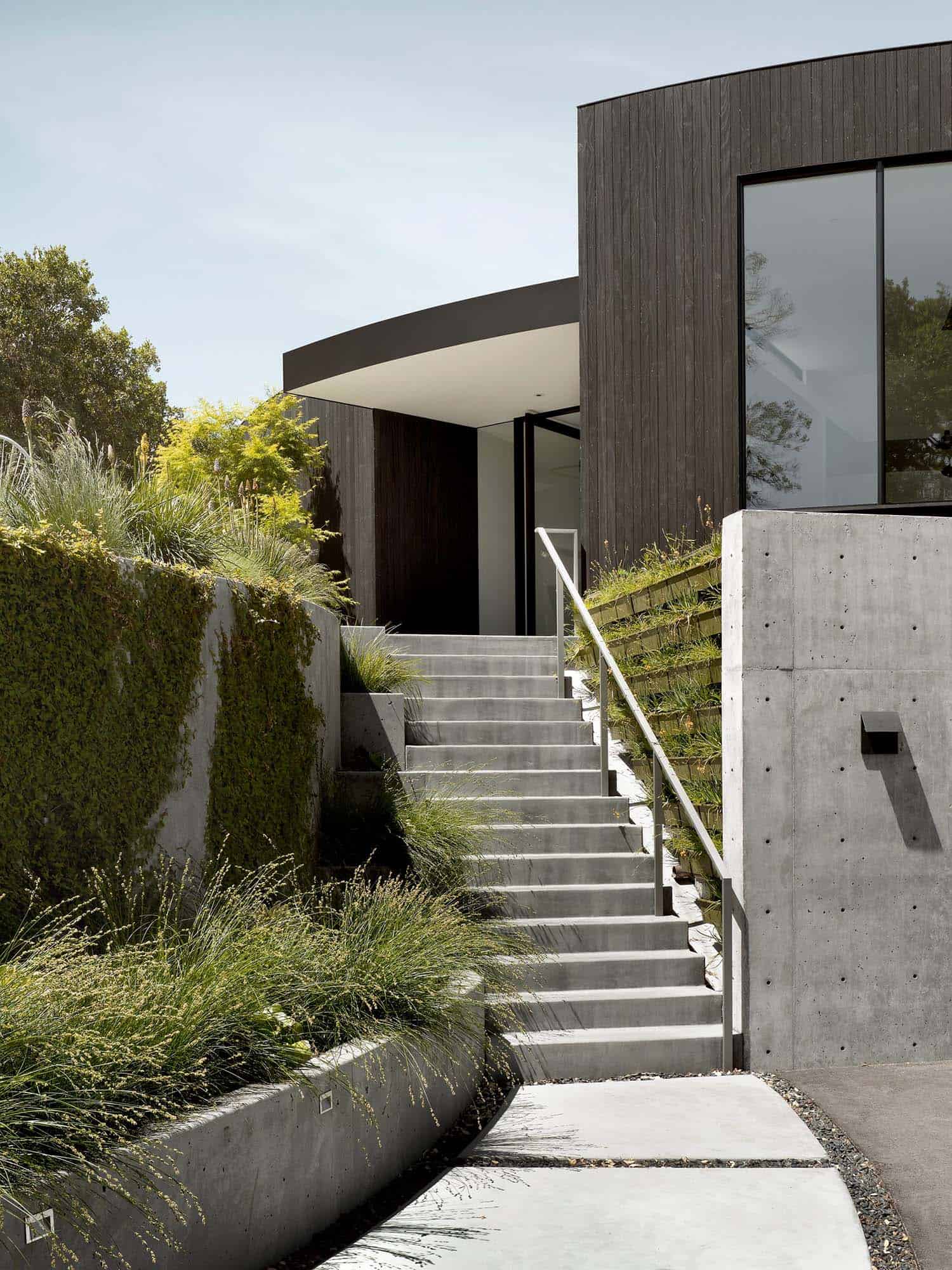 minimalist-home-exterior-with-a-staircase