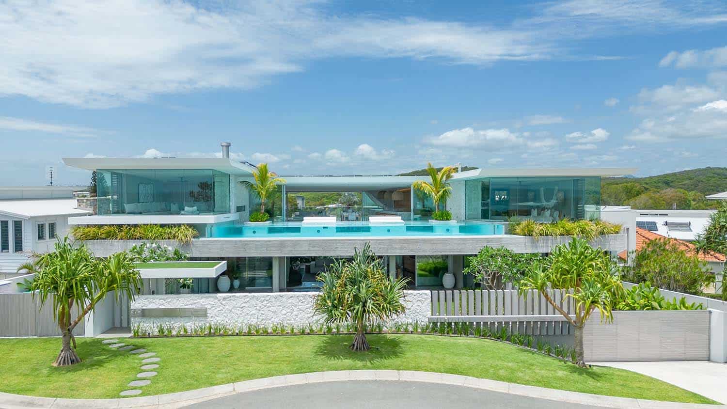 modern-beach-house-swimming-pool