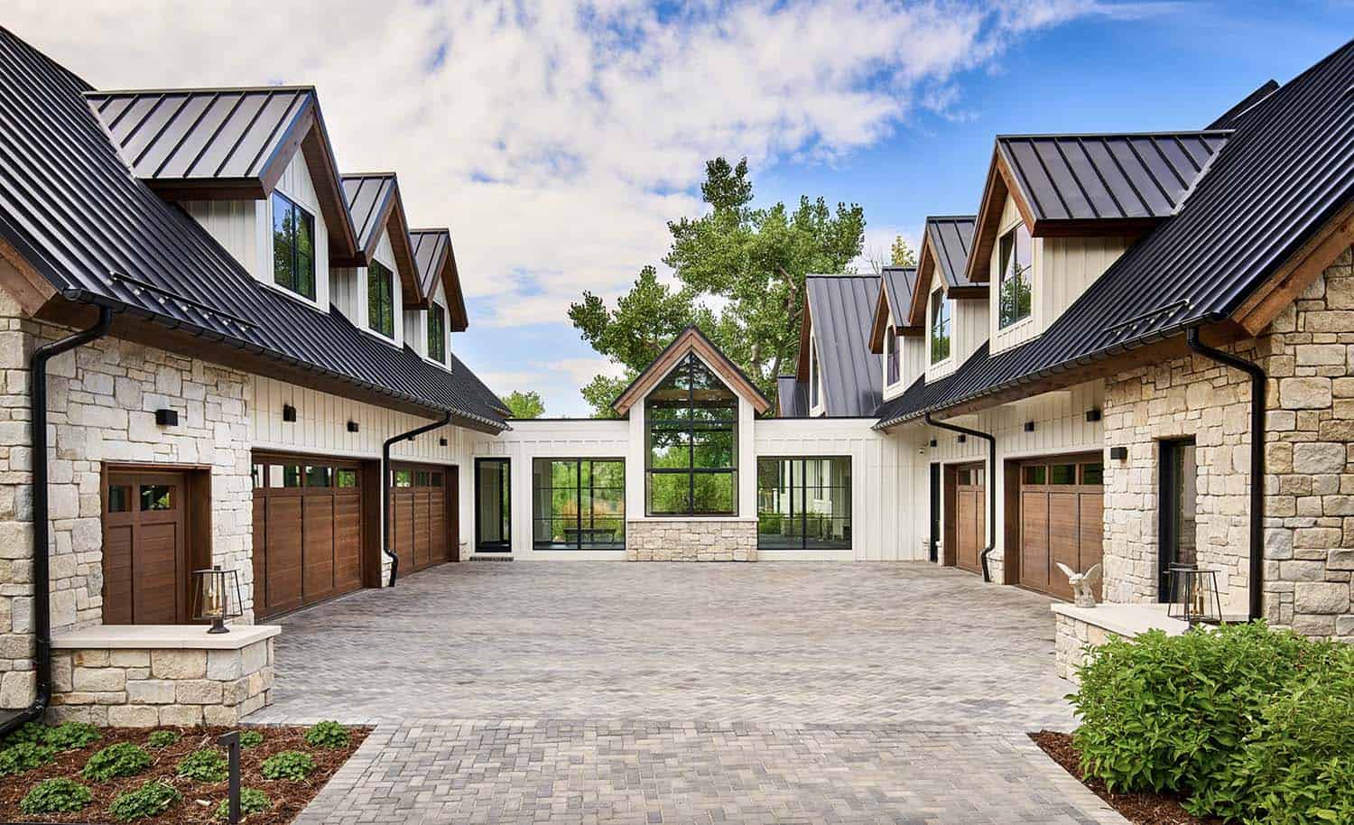 modern-farmhouse-garage-exterior