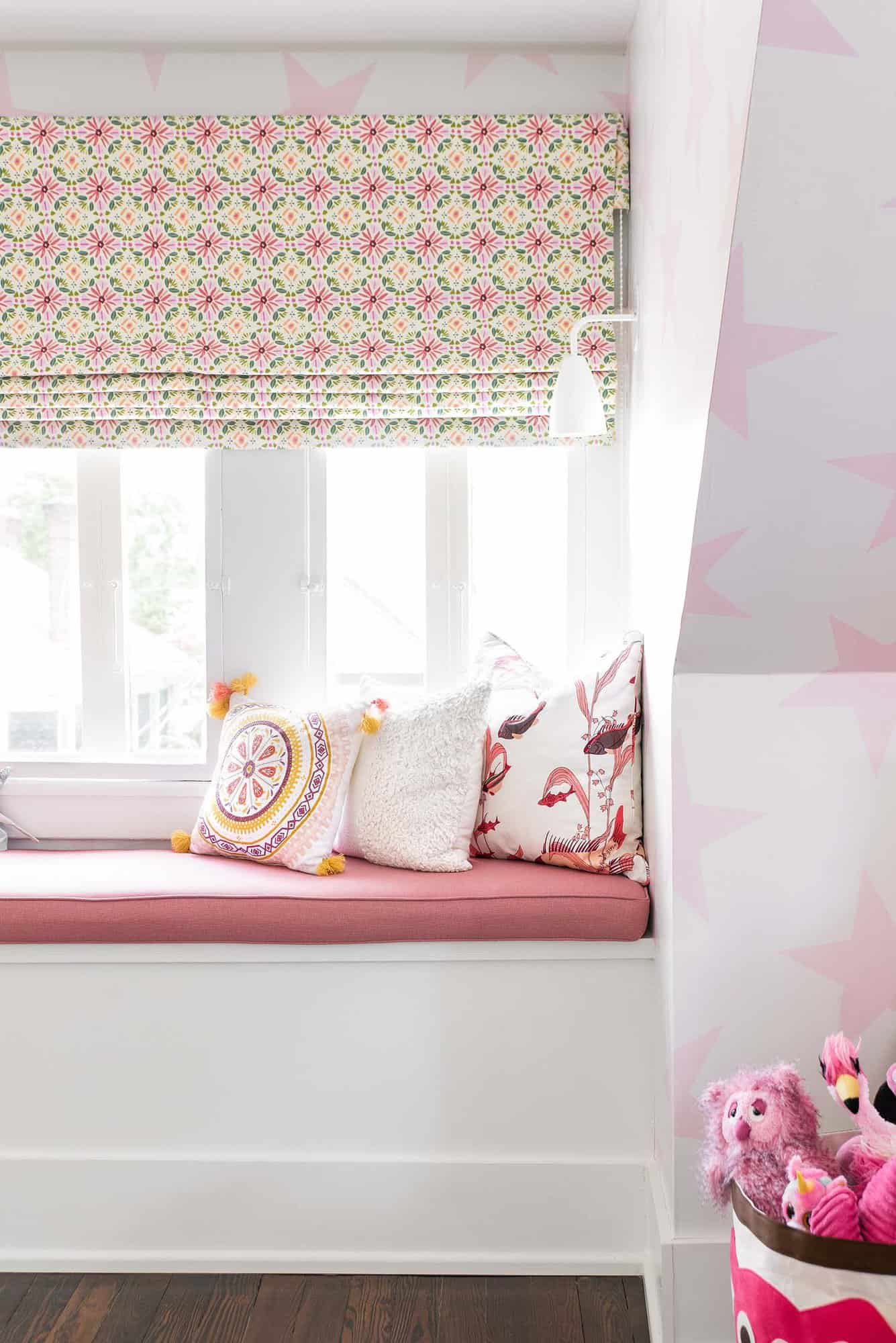 modern-kids-bedroom-with-a-window-seat
