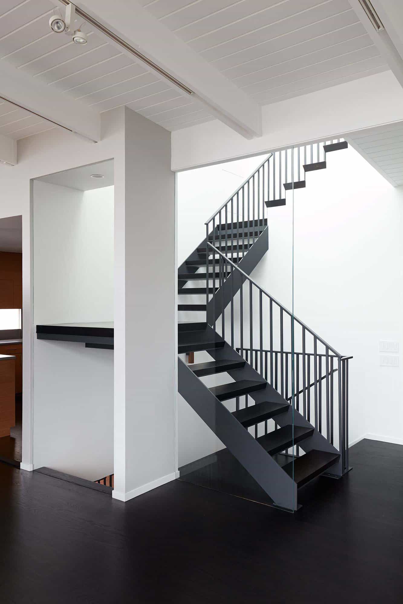 modern-staircase-hallway