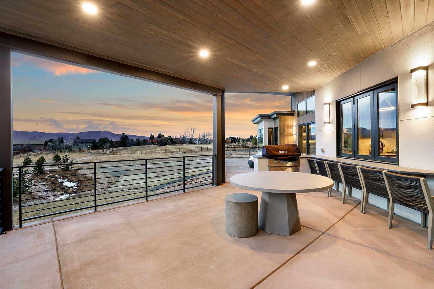 mountain-modern-home-exterior-backyard-patio