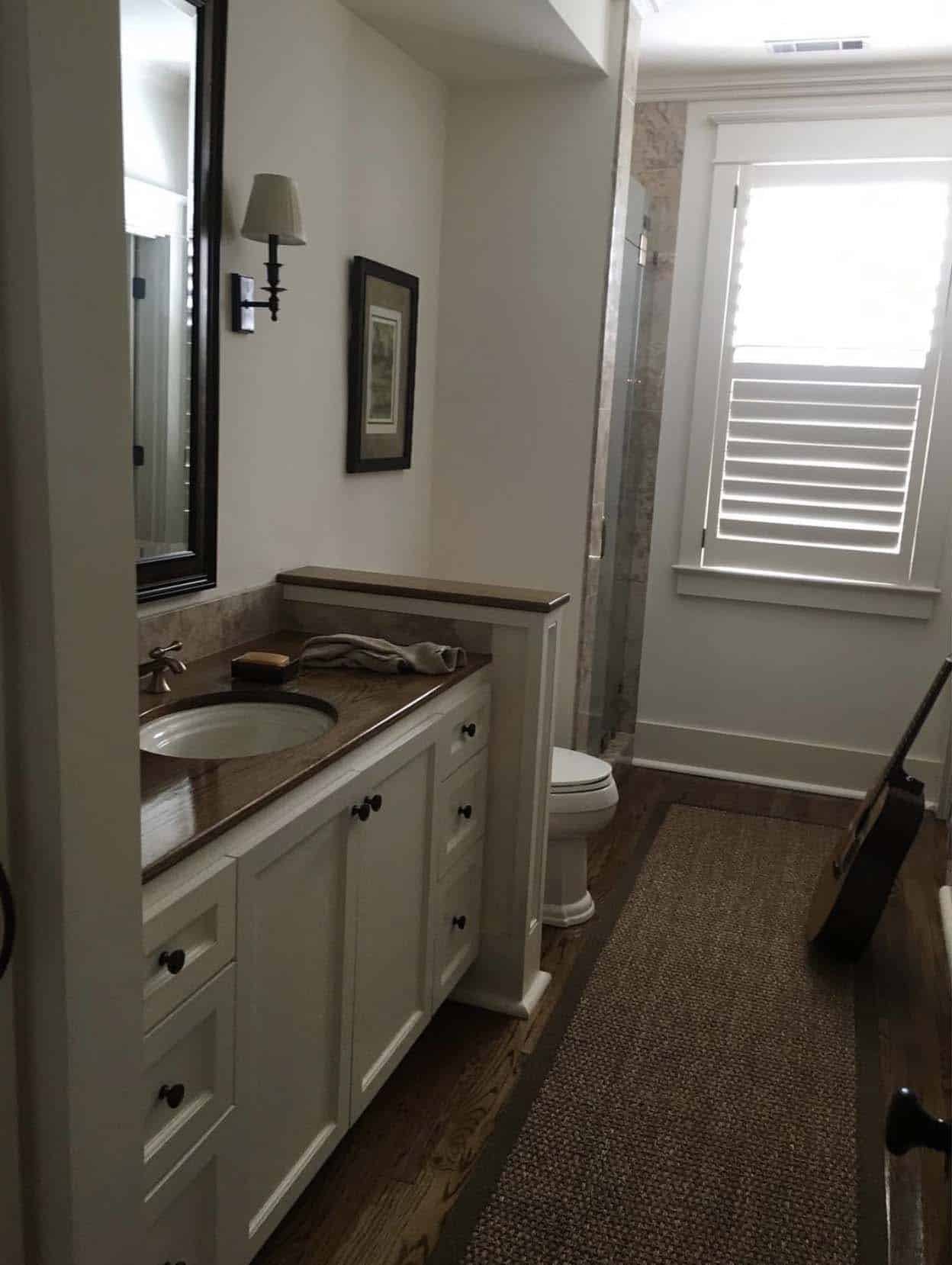 ranch-style-home-before-the-renovation-bathroom