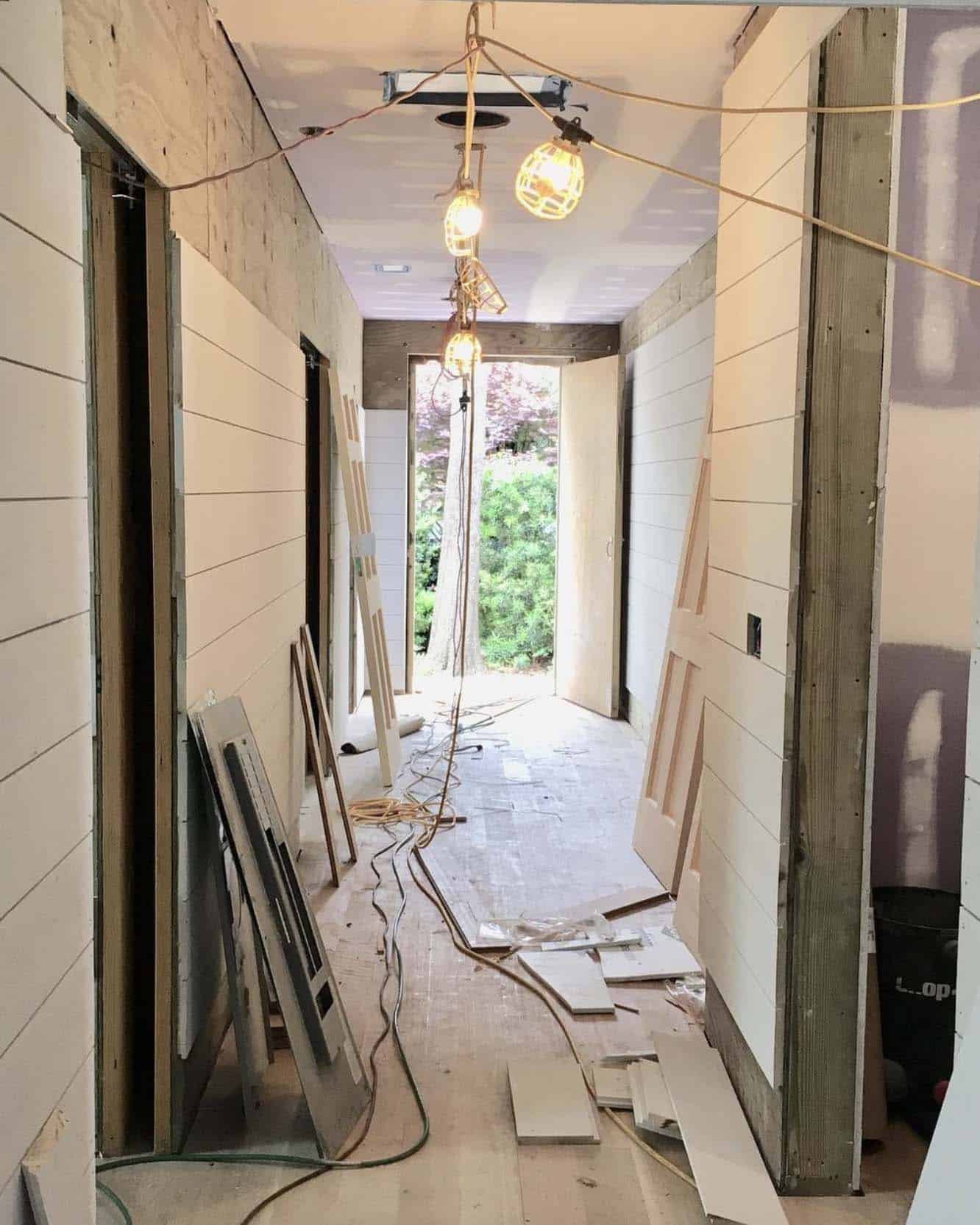 ranch-style-home-before-the-renovation-hallway