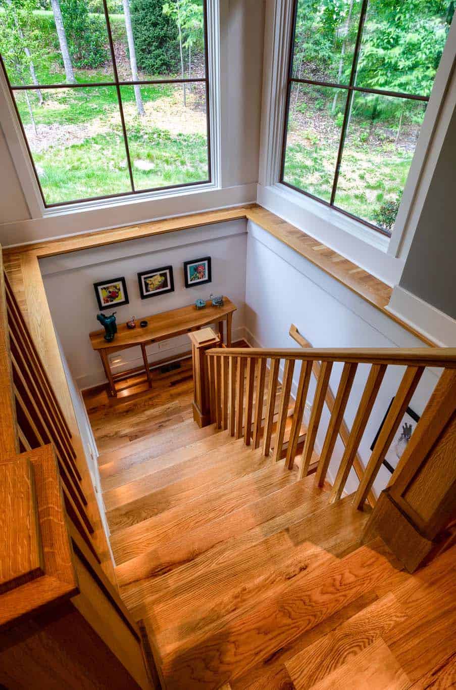 traditional-craftsman-style-staircase