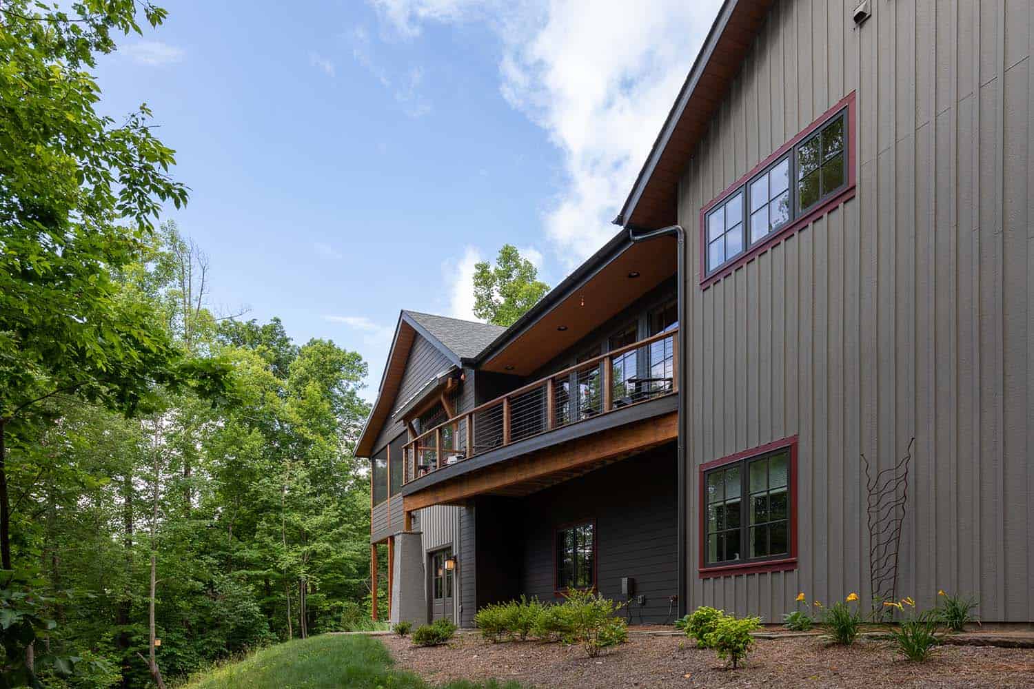 traditional-craftsman-mountain-home-exterior-backyard