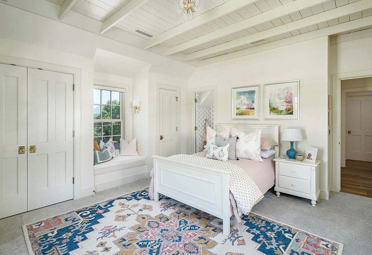 traditional-farmhouse-style-bedroom