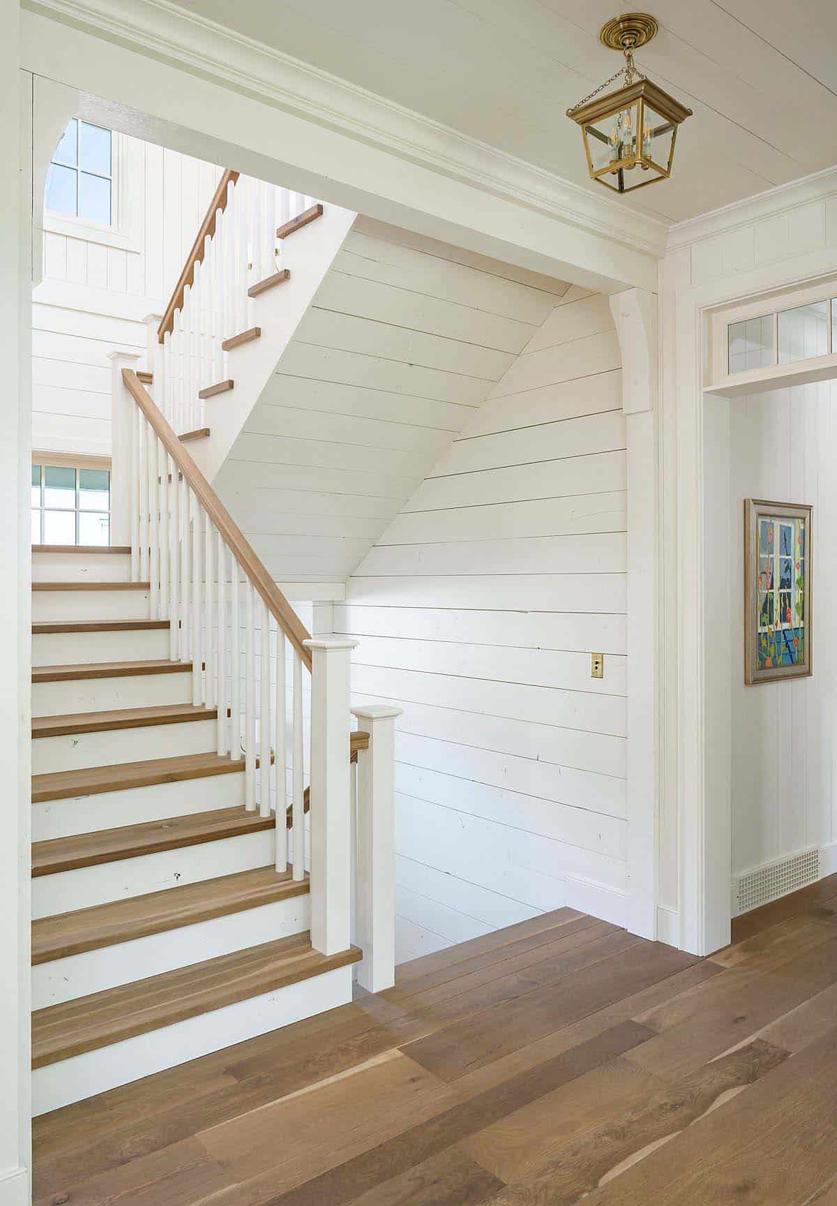 traditional-farmhouse-style-staircase
