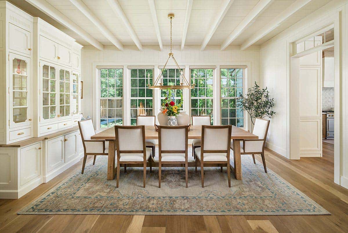traditional-farmhouse-style-dining-room