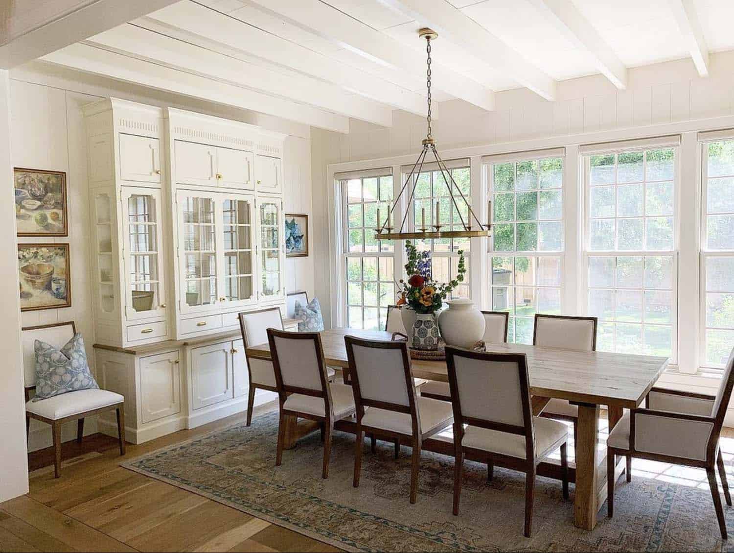 traditional-farmhouse-style-dining-room