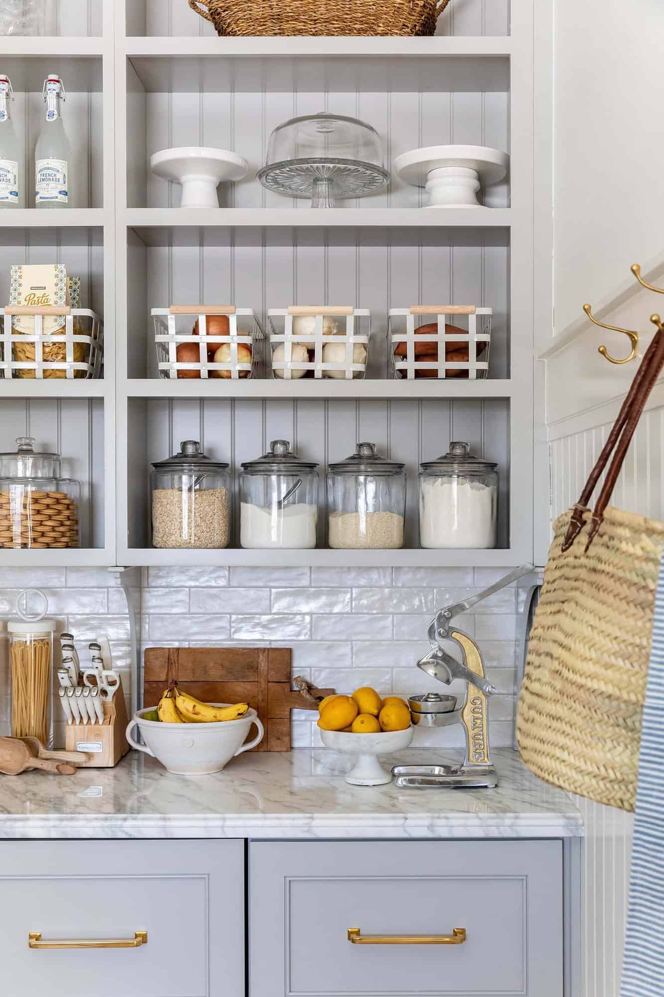 traditional-style-kitchen-pantry