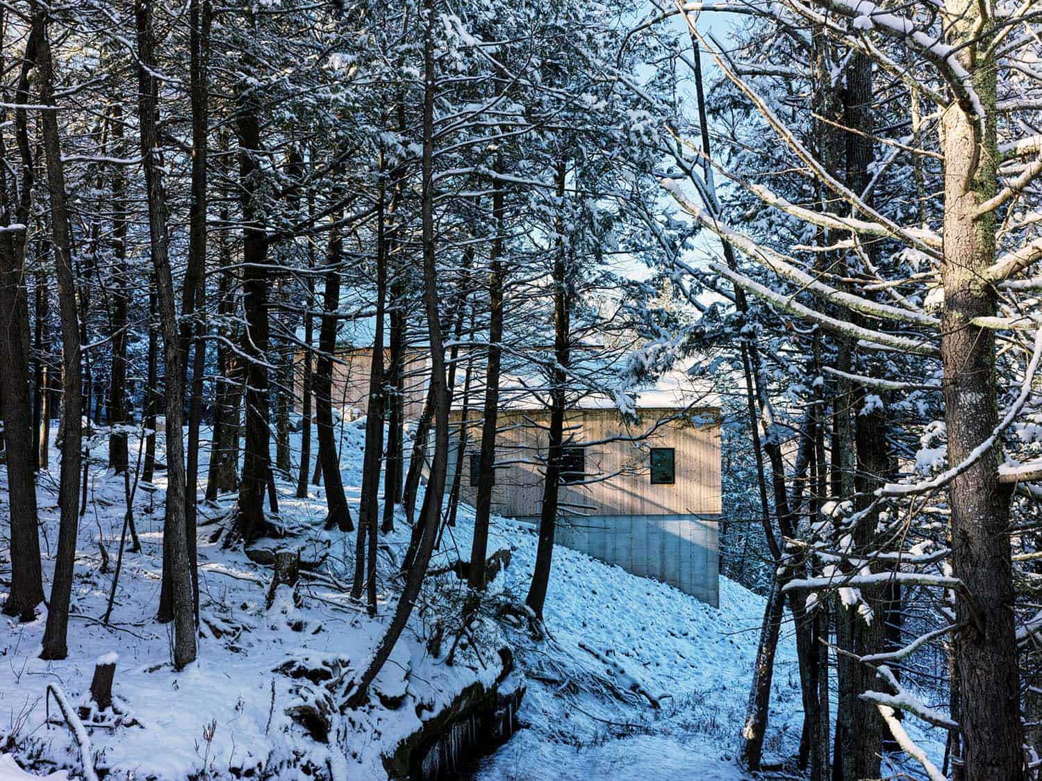 mountain-ski-house-exterior-with-snow