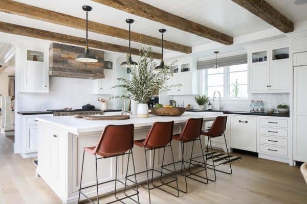 featured posts image for Tour this beautiful coastal retreat with inspiring interiors in Corona Del Mar