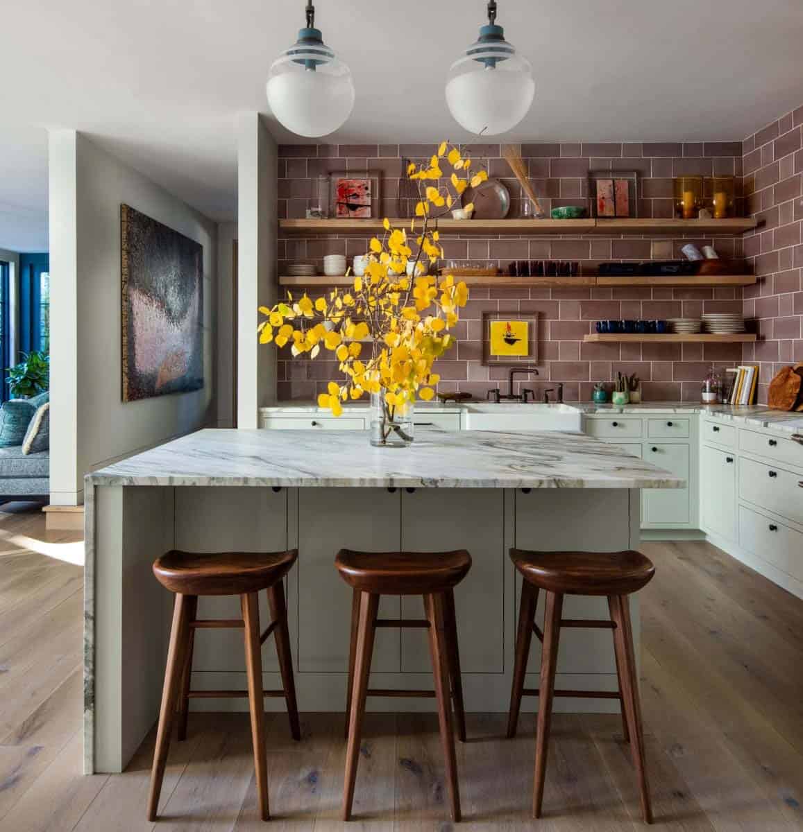 contemporary-kitchen-with-gorgeous-pendant-lights