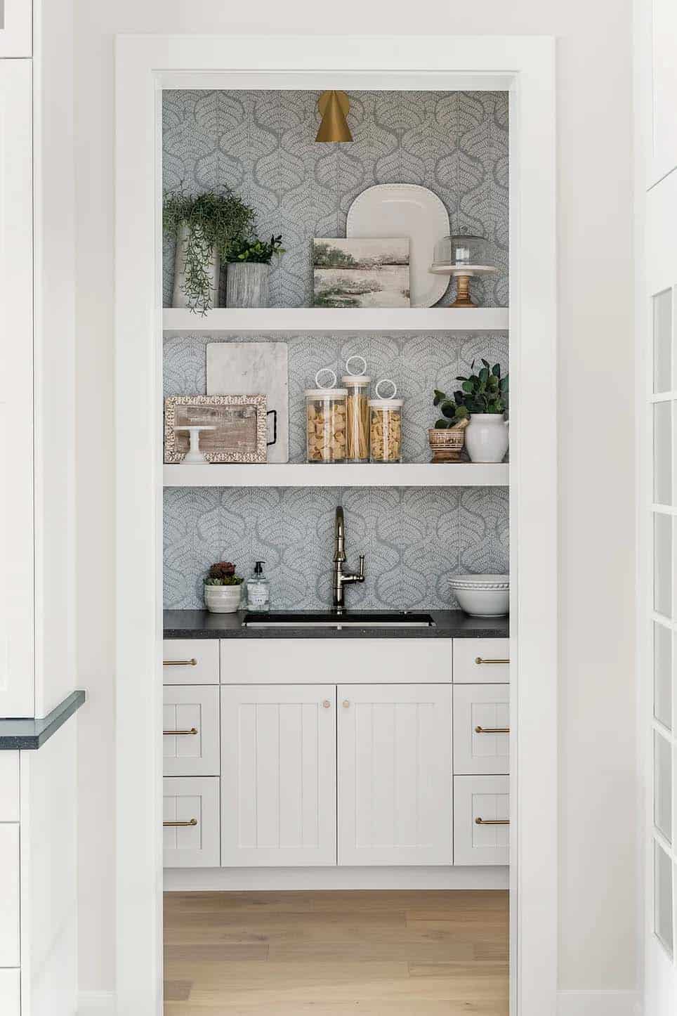 coastal-style-kitchen-pantry
