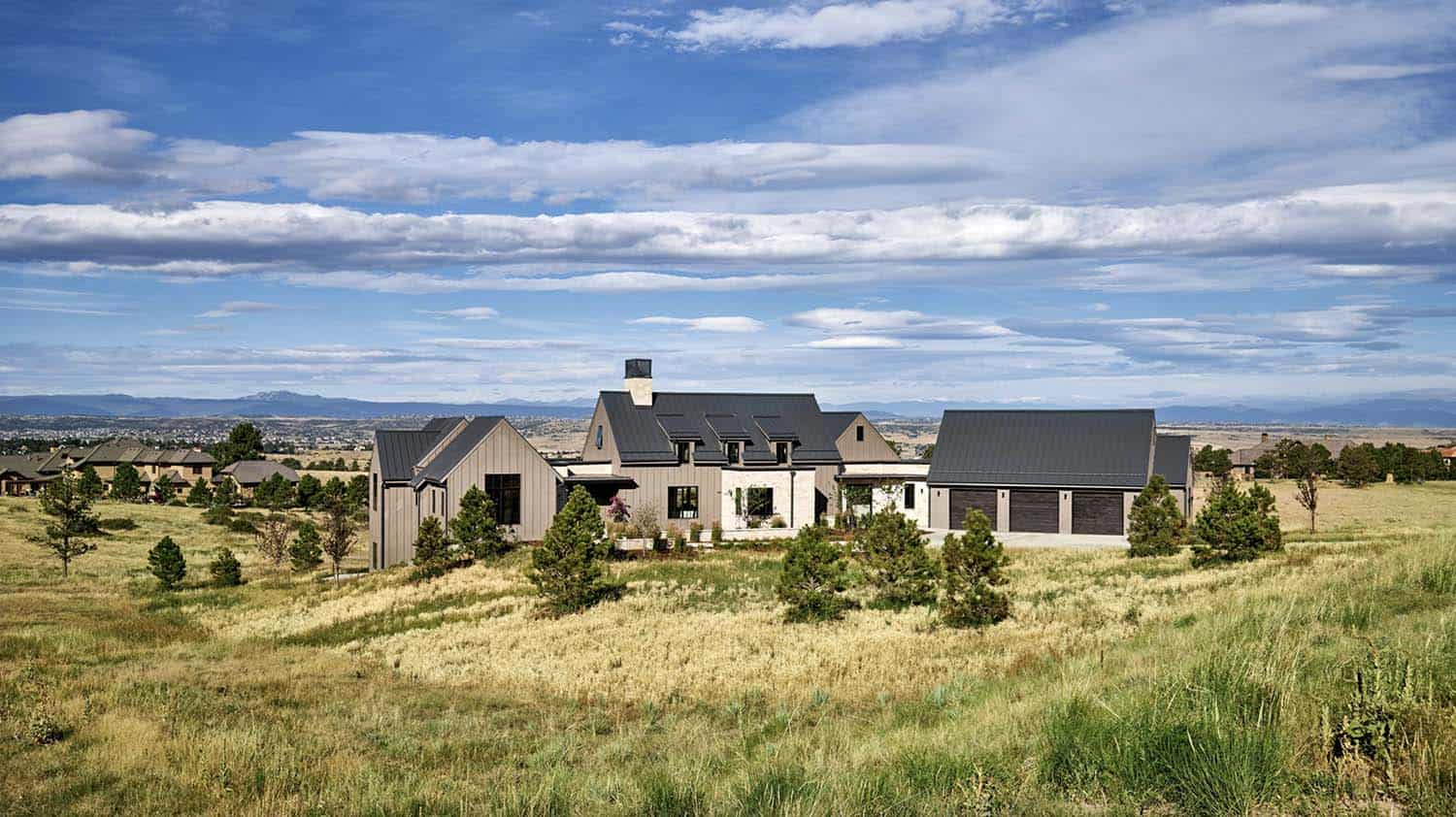 contemporary-farmhouse-home-exterior