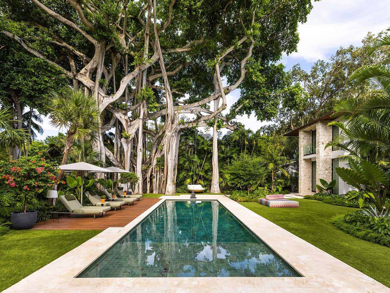 contemporary-miami-dream-home-swimming-pool