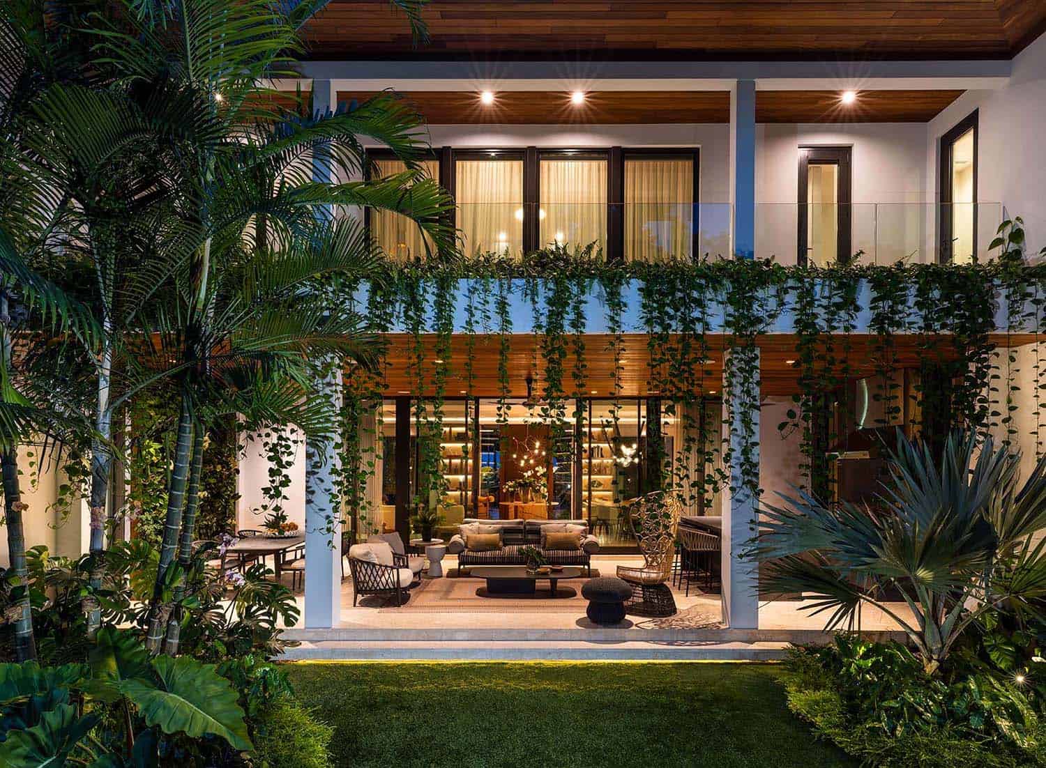contemporary-miami-dream-home-exterior-backyard