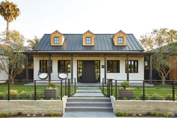 modern-farmhouse-inspired-home-exterior