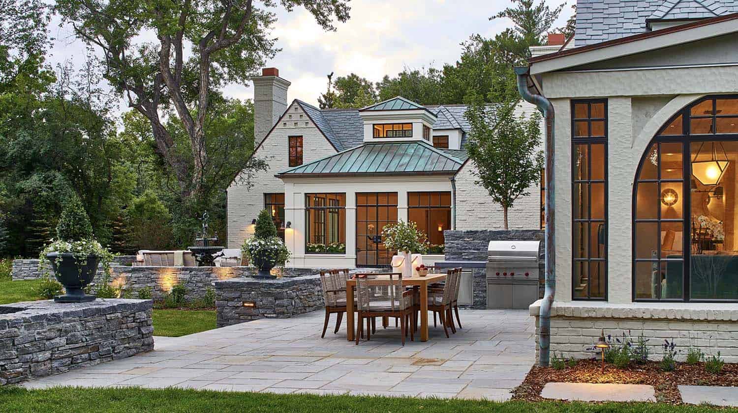 historic-tudor-cottage-patio