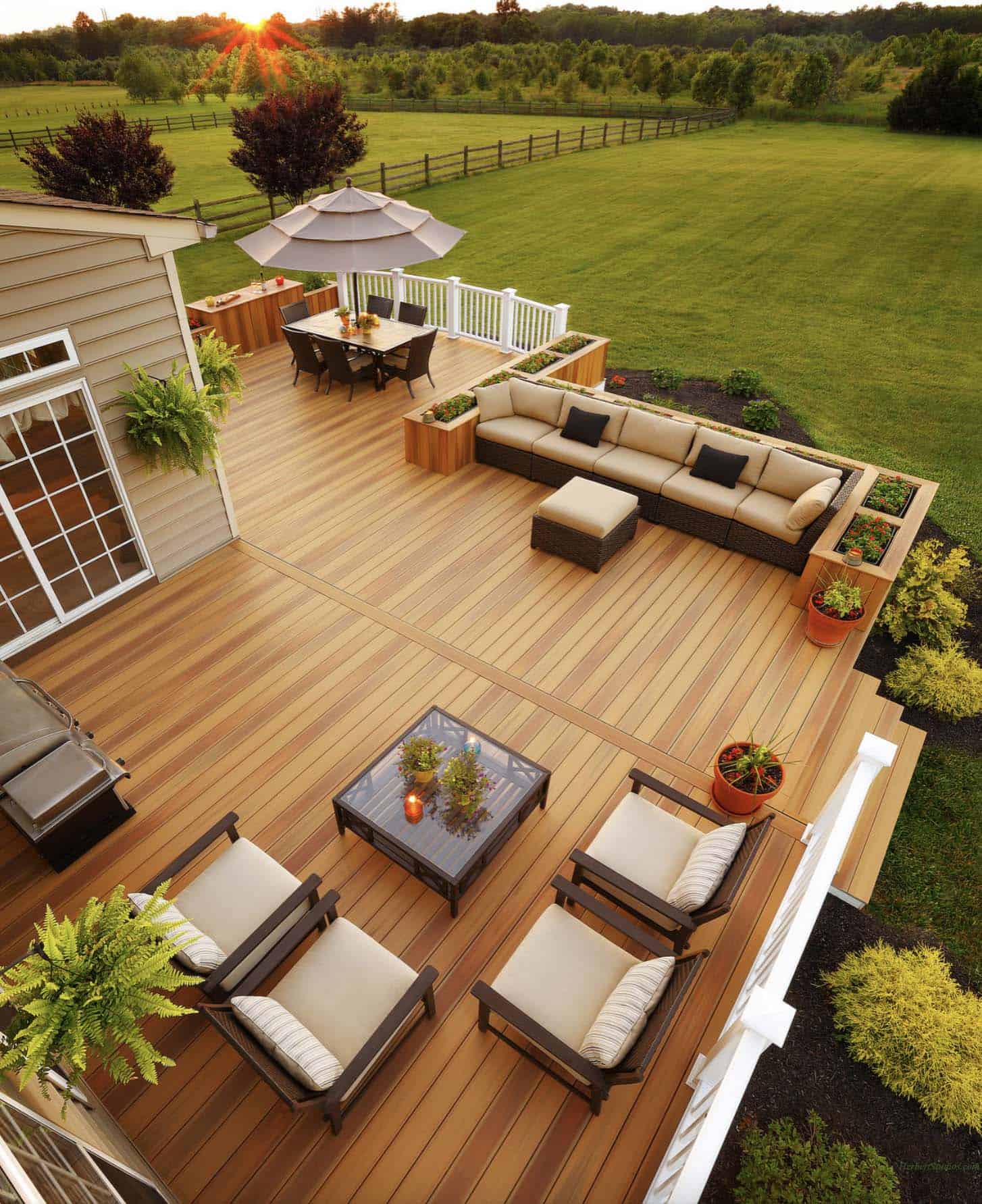 backyard-deck-in-the-countryside