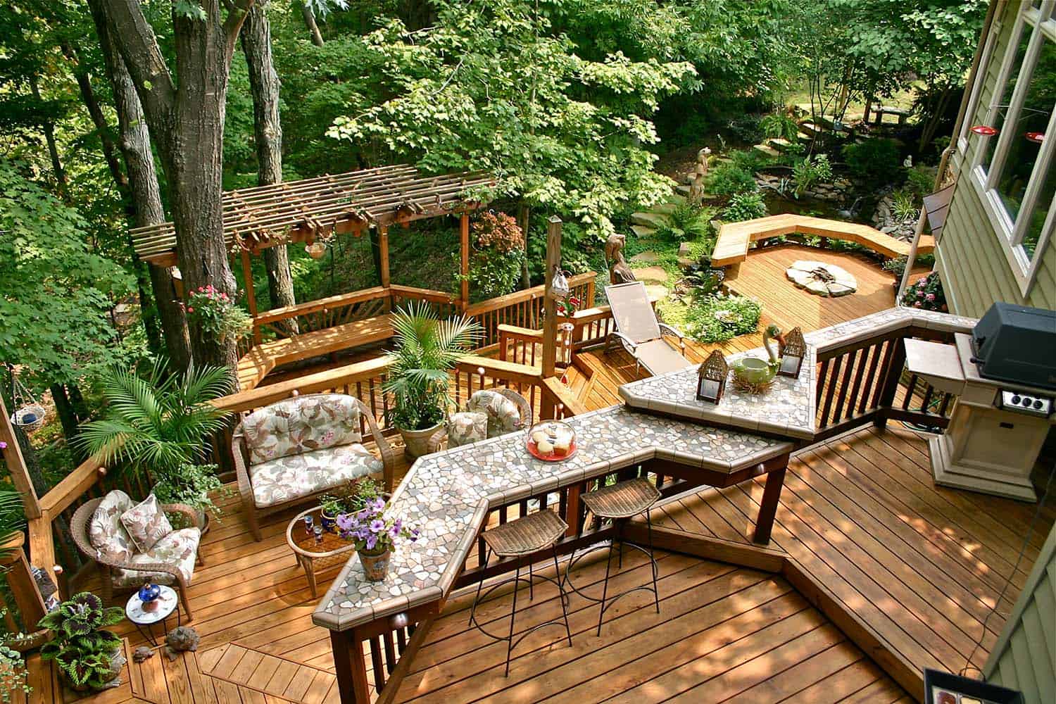 multi-level-deck-with-a-tree-canopy