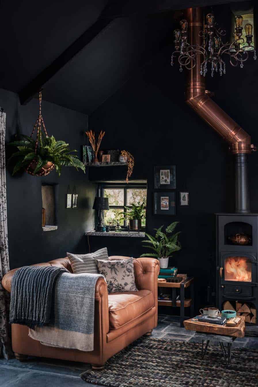 cottage-living-room-with-dark-walls