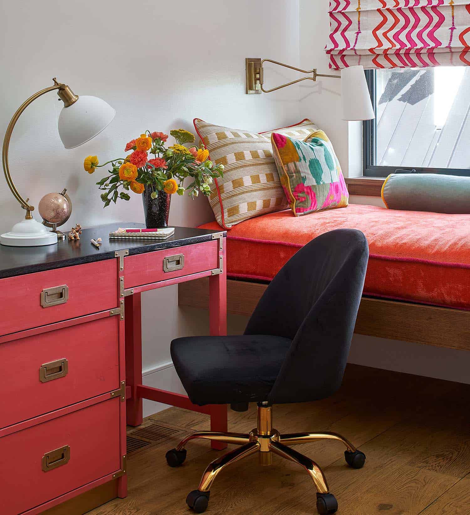 modern-farmhouse-kids-bedroom-with-a-desk