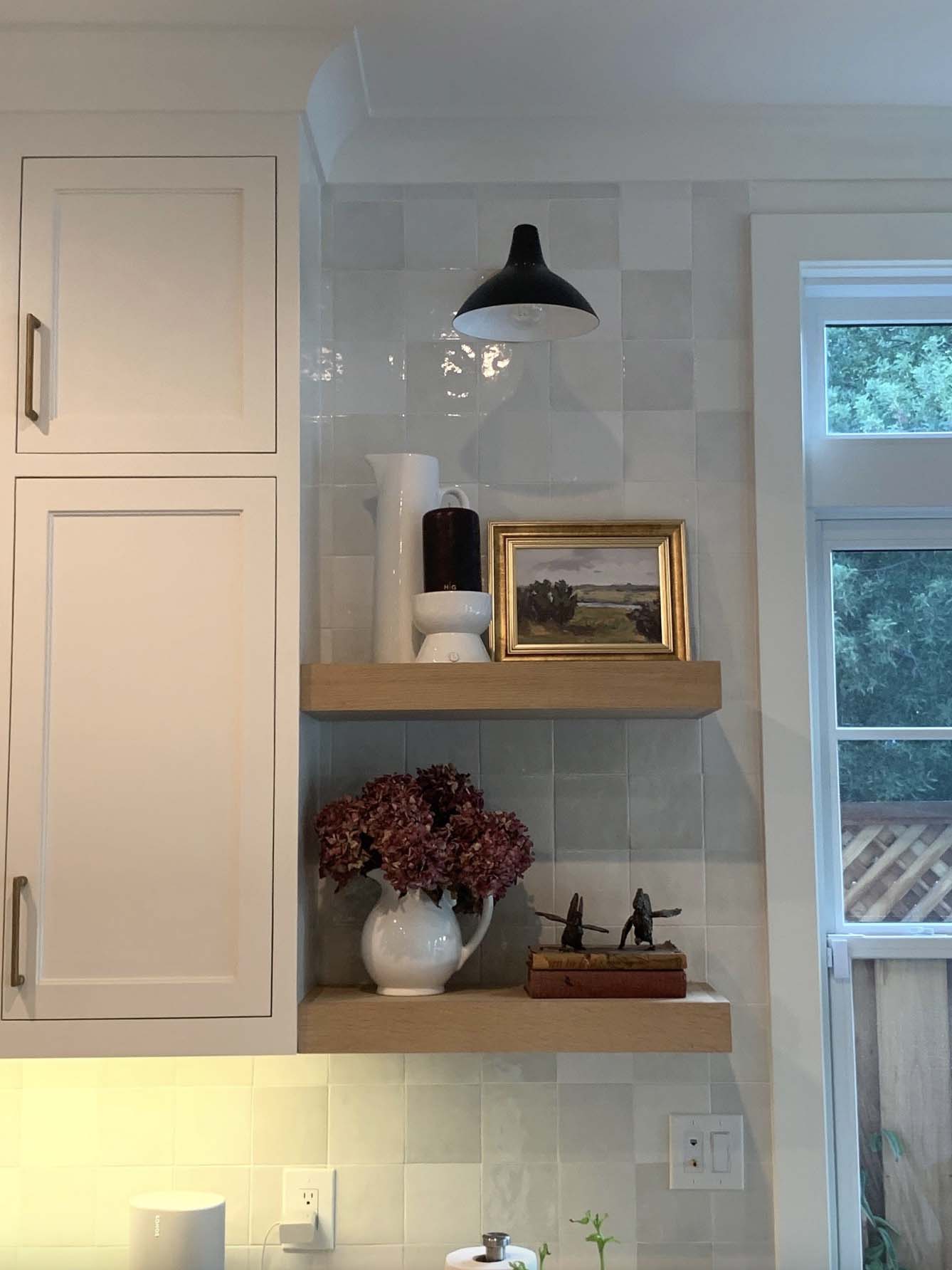 transitional-kitchen-shelf