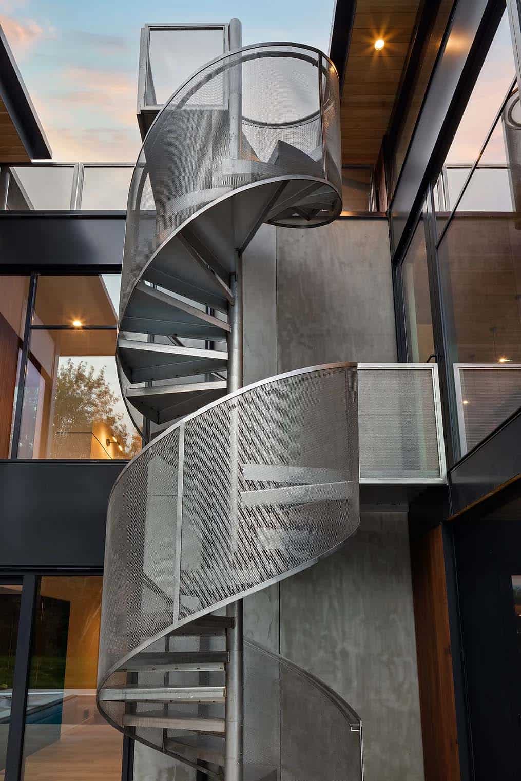 modern-home-exterior-spiral-staircase