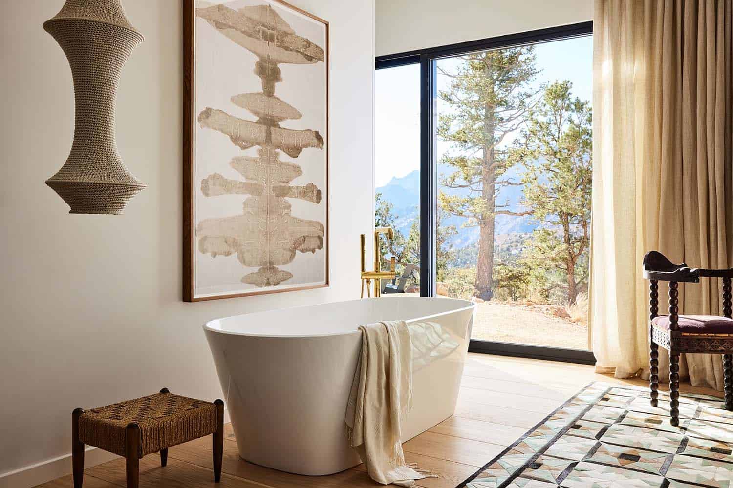 modern-minimalist-bathroom-with-a-freestanding-tub