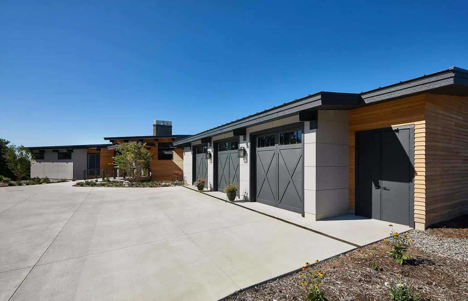 modern-mountain-home-exterior-garage-view