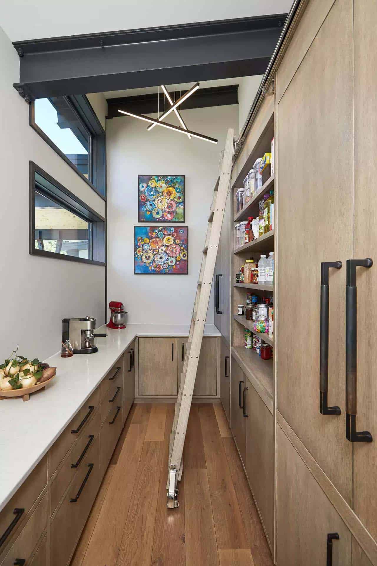 modern-mountain-kitchen-pantry