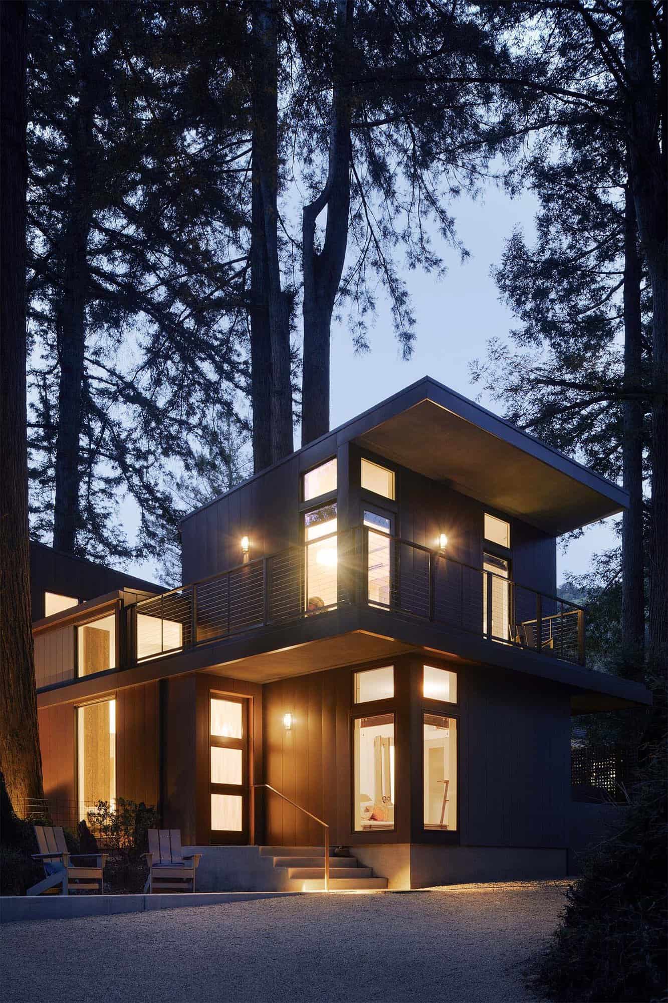 modern-redwood-cottage-exterior-at-dusk