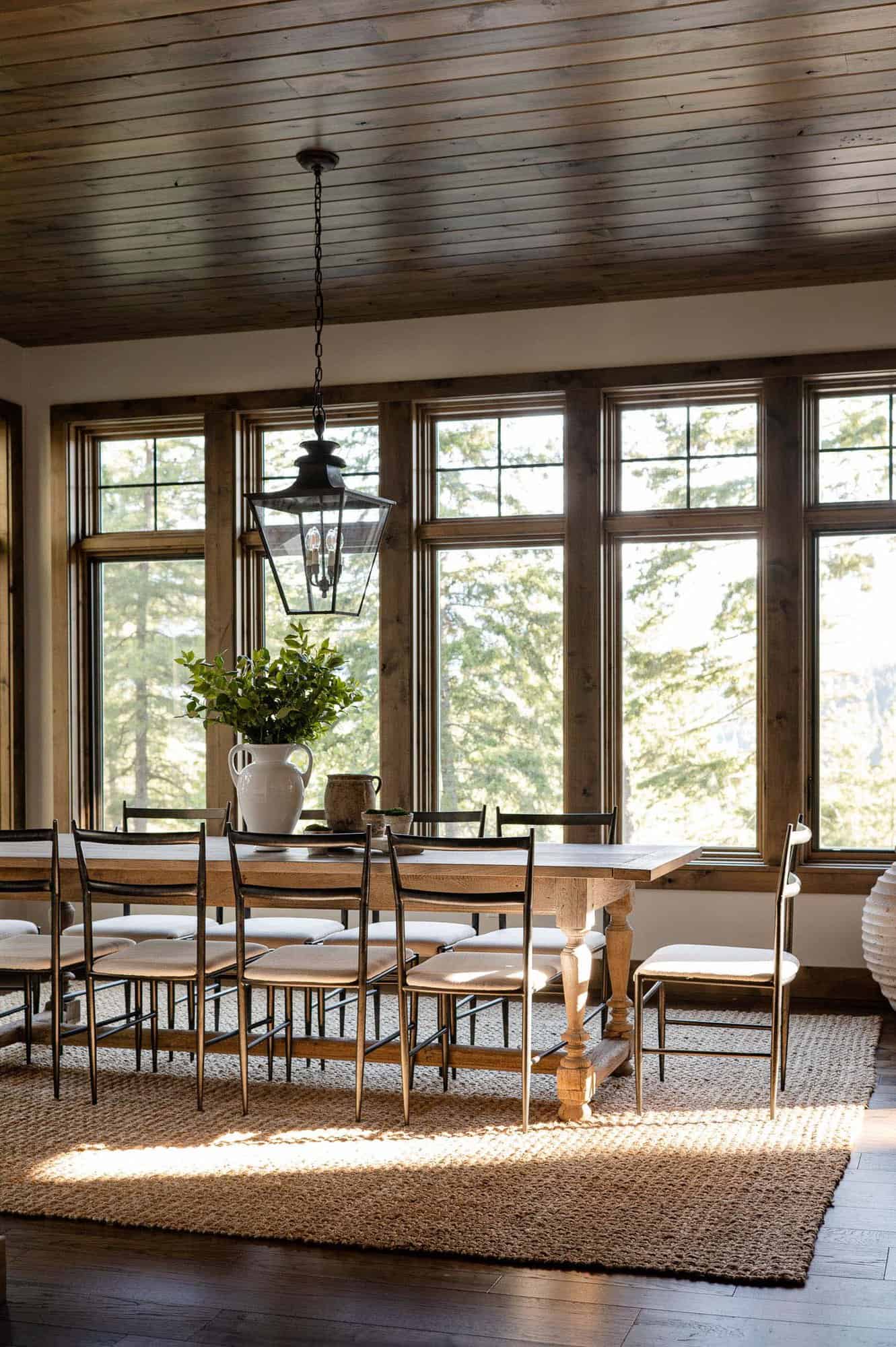 mountain-dream-home-dining-room