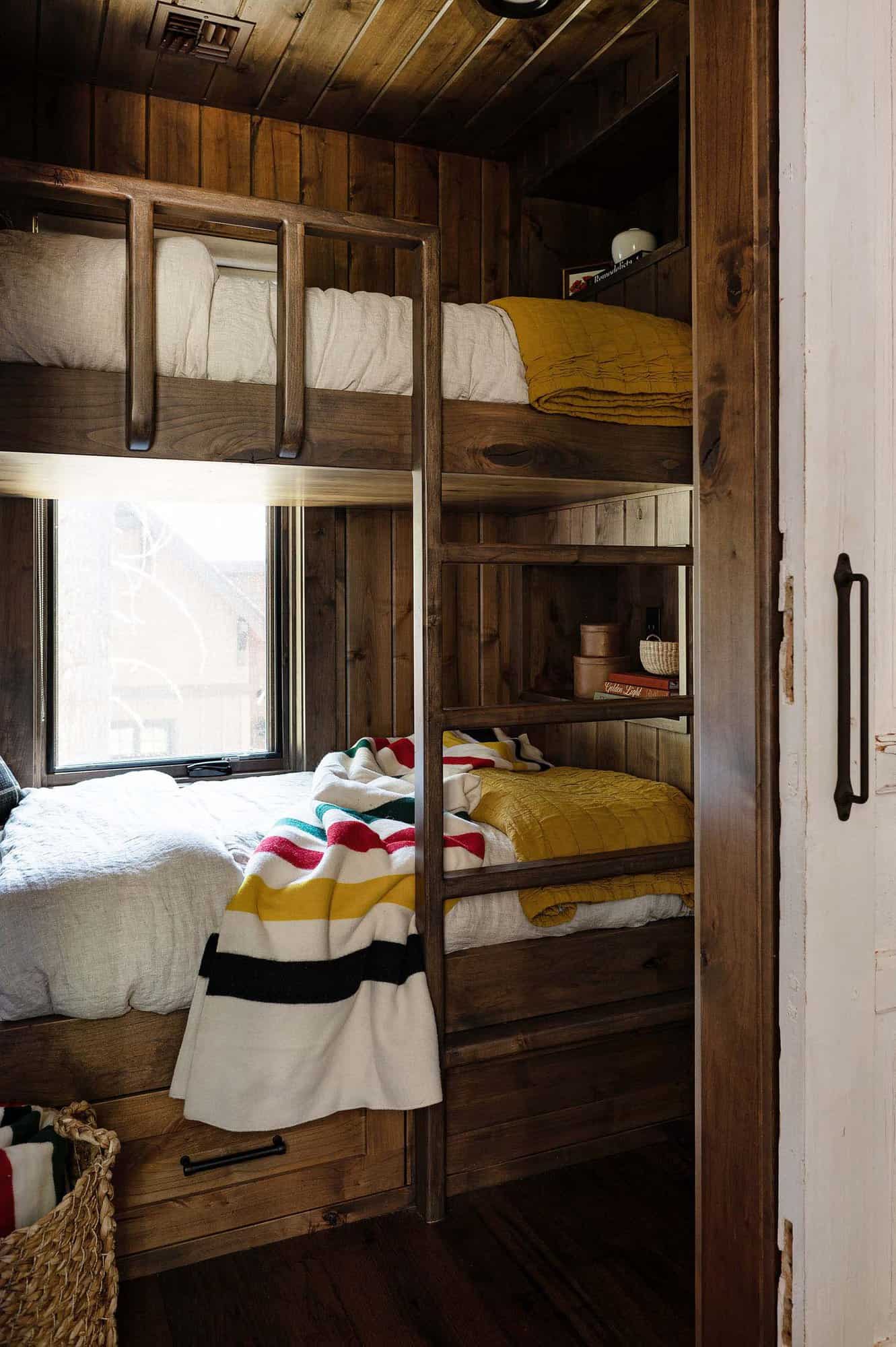 modern-rustic-bunk-bedroom