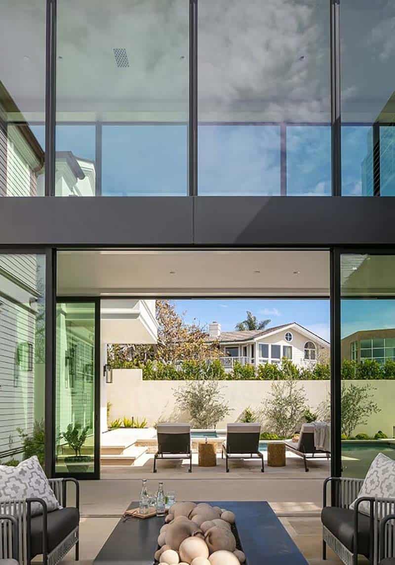 transitional-home-patio