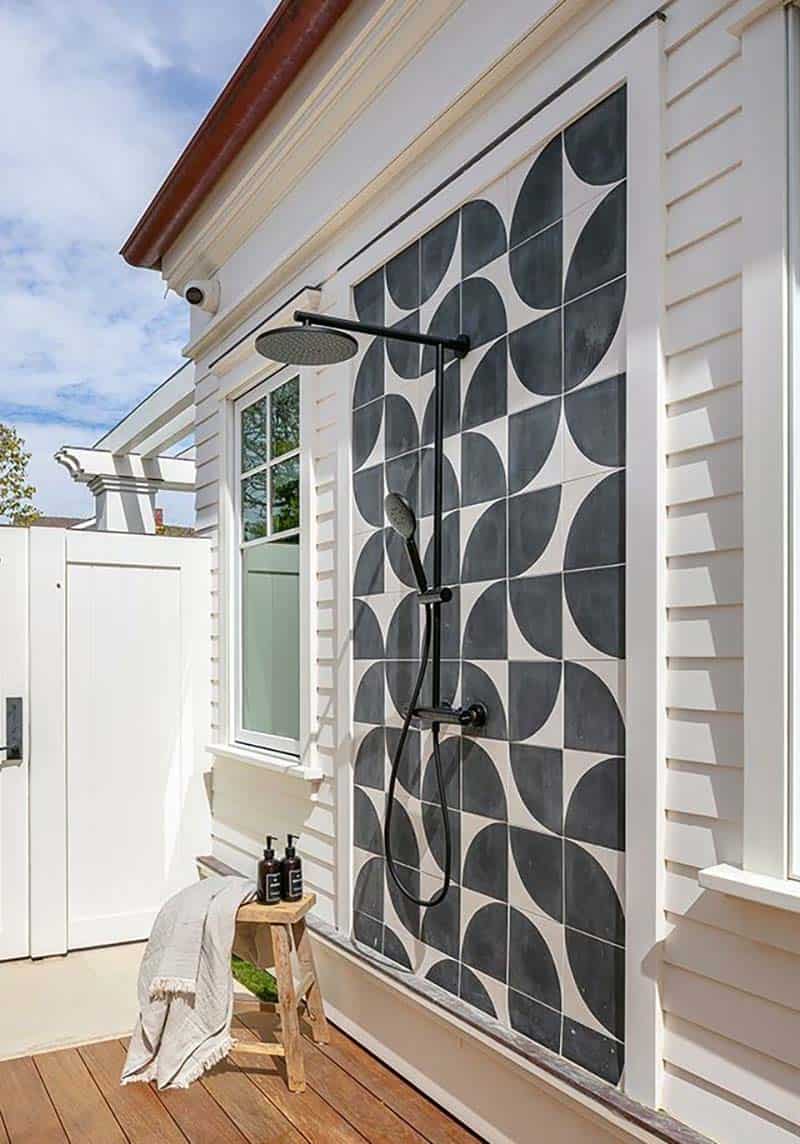transitional-home-outdoor-shower