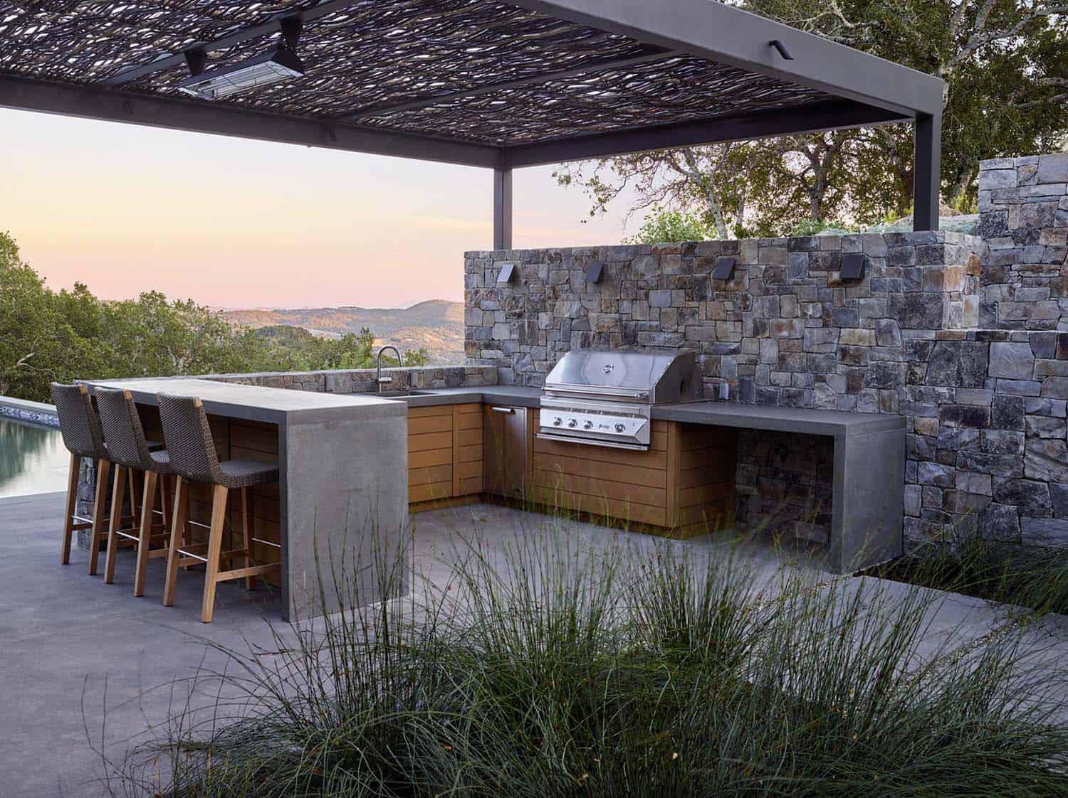 outdoor-kitchen-with-a-pergola