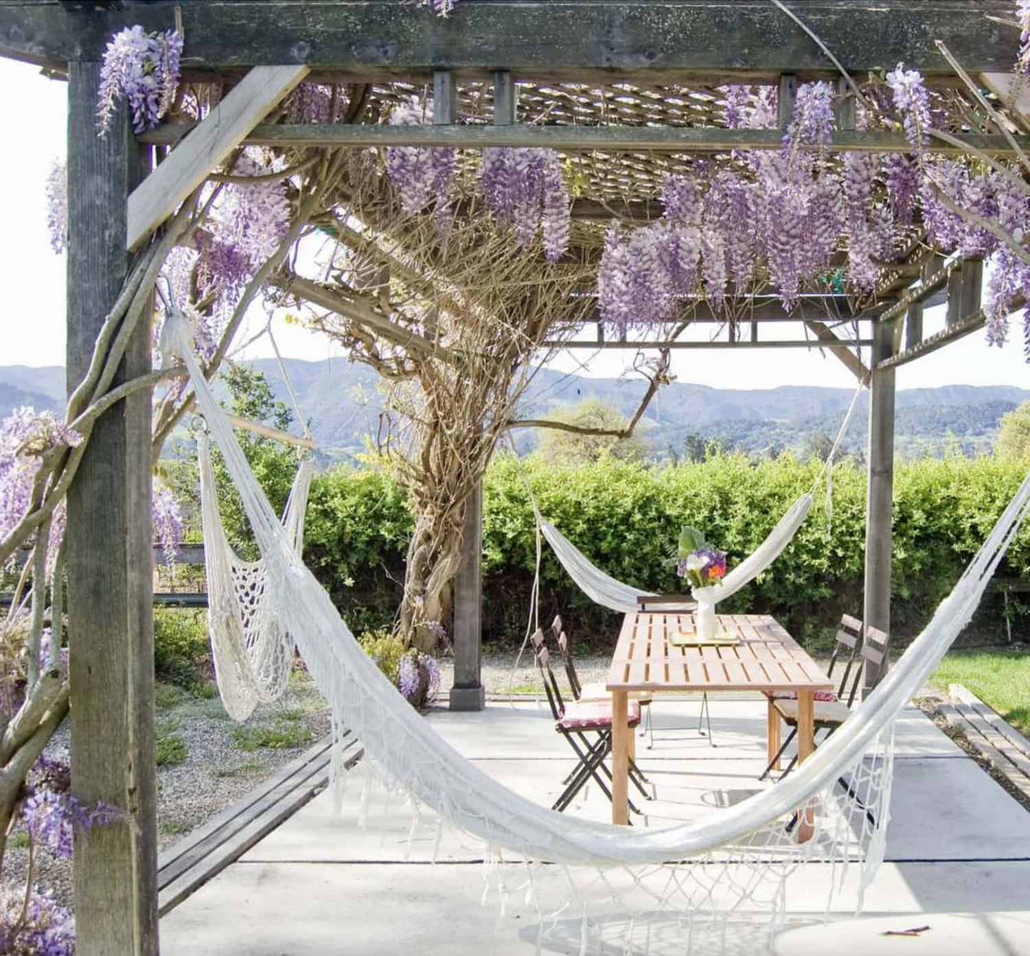 outdoor-pergola-with-hammocks-and-a-dining-table