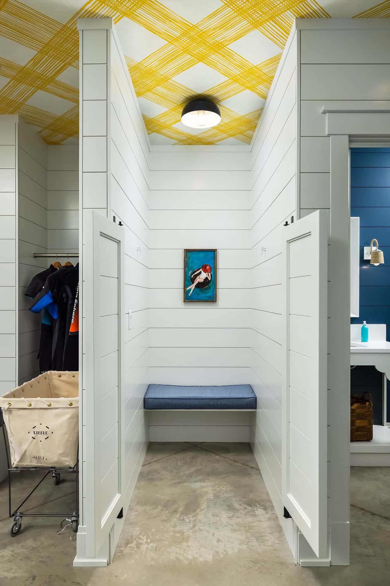 beach-style-change-room-and-laundry