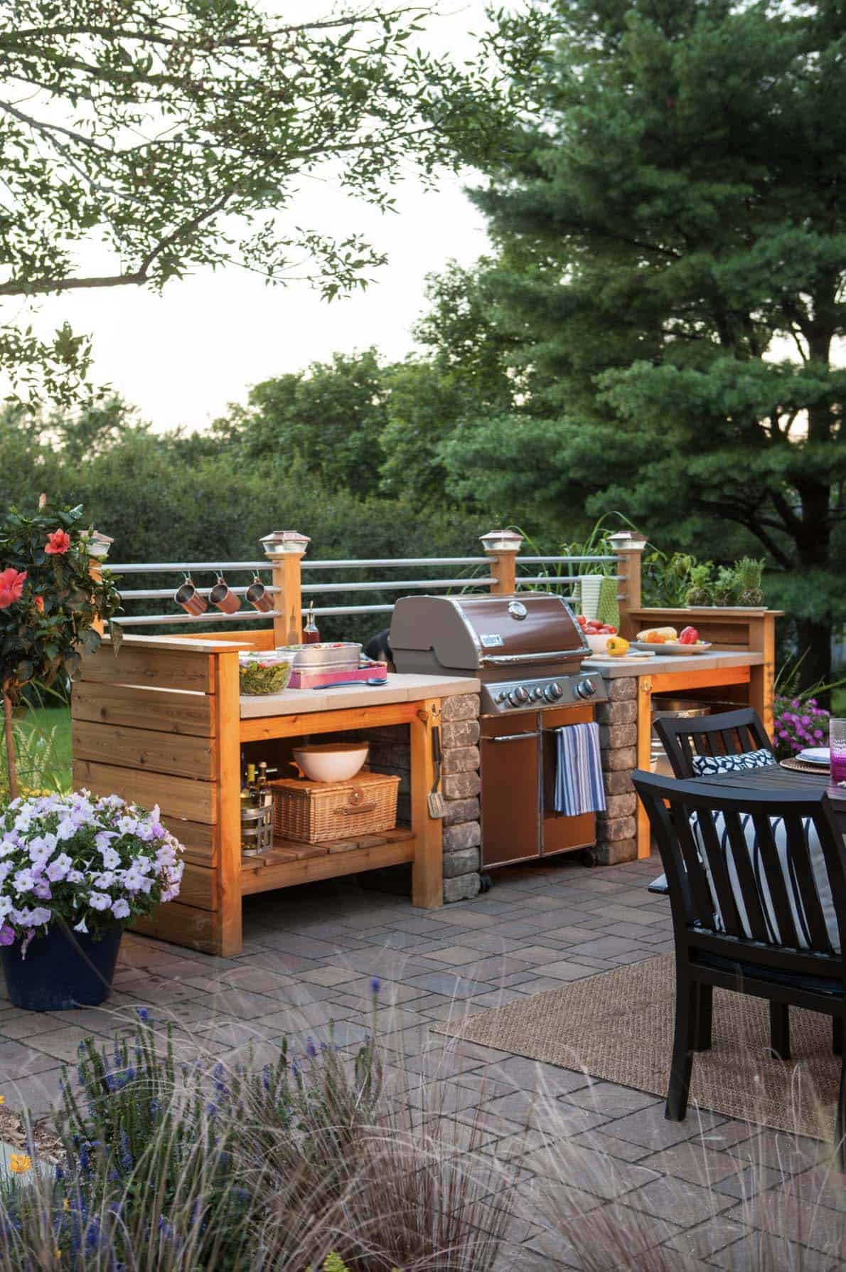 outdoor-grill-with-work-stations