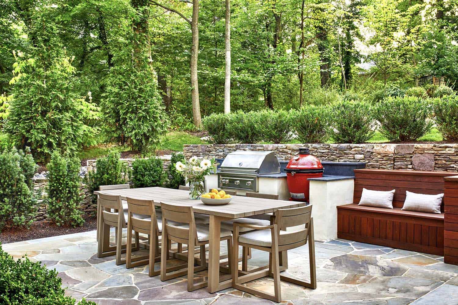 outdoor-grilling-and-dining