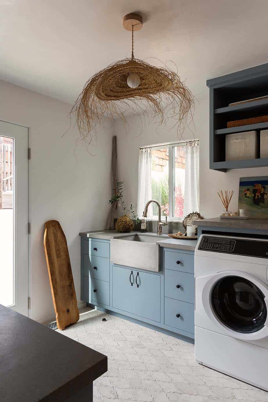 beach-style-laundry-room