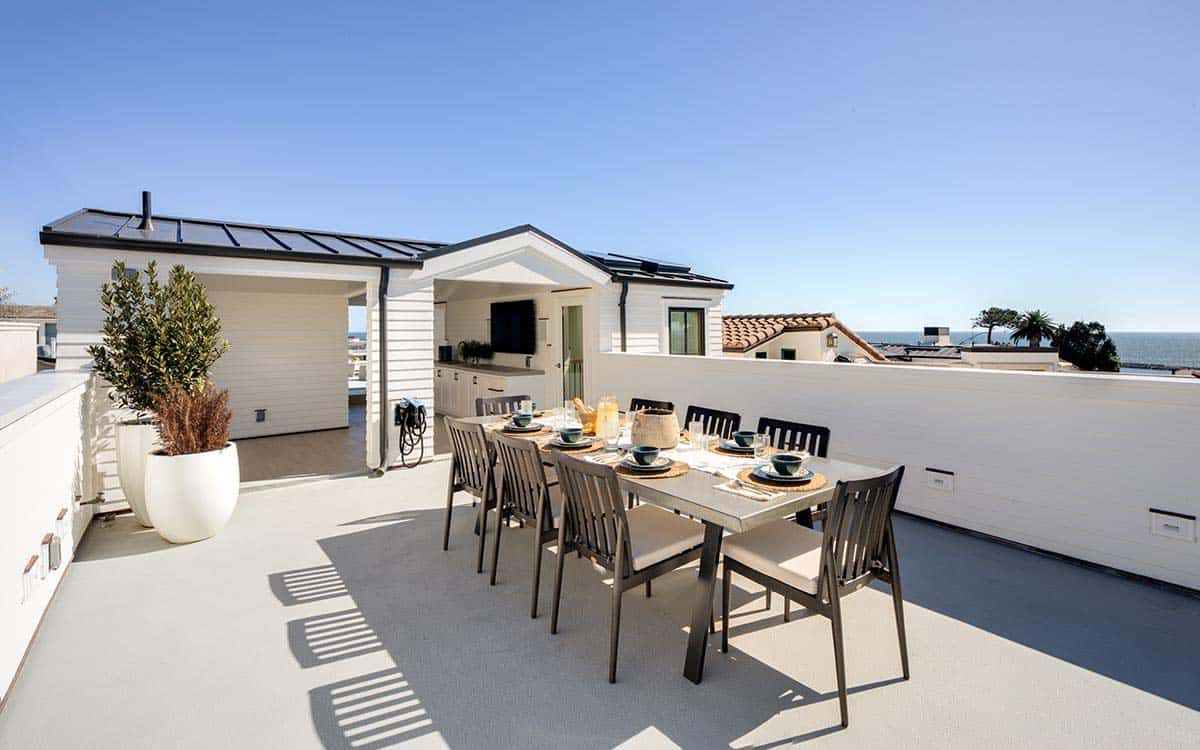 coastal-modern-home-roof-top-deck