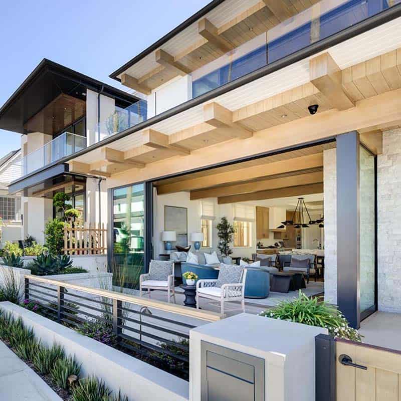 coastal-modern-home-exterior